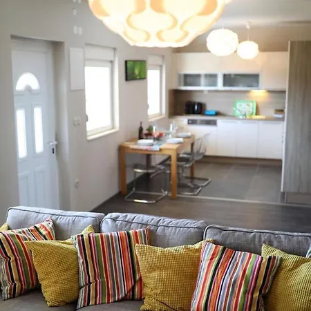 Luxury Rougemarin アパート Pakoštane